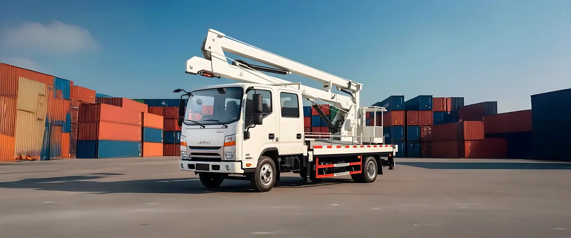JAC Doble Cabina con Brazo Elevador 20 m